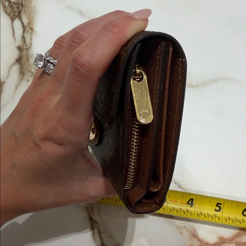Louis Vuitton Joey Monogram trifold Wallet